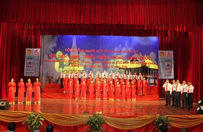 Cộng đồng người Việt Nam tại Lào nỗ lực gìn giữ và phát huy bản sắc văn hóa dân tộc